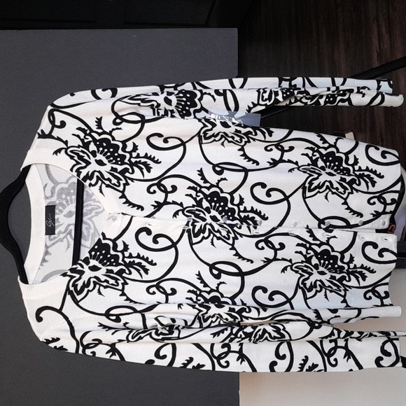 Cyrus nwt Cream and black buttom up front sweather. - Picture 3 of 4